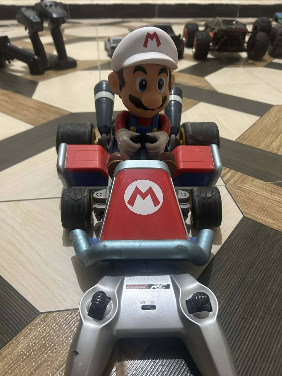 سيارات بهذا الشكل وحده ماريو سعرها 25وياها ريمونت وشاحنه
وثانيه مكي موس سعرها 15وياها ريمونت وتشتغل الباتري


**إذا كنت صاحب هذا الإعلان وتريد حذفه لأي سبب، رجاءا أرسل رسالة إلى الدعم الفني**