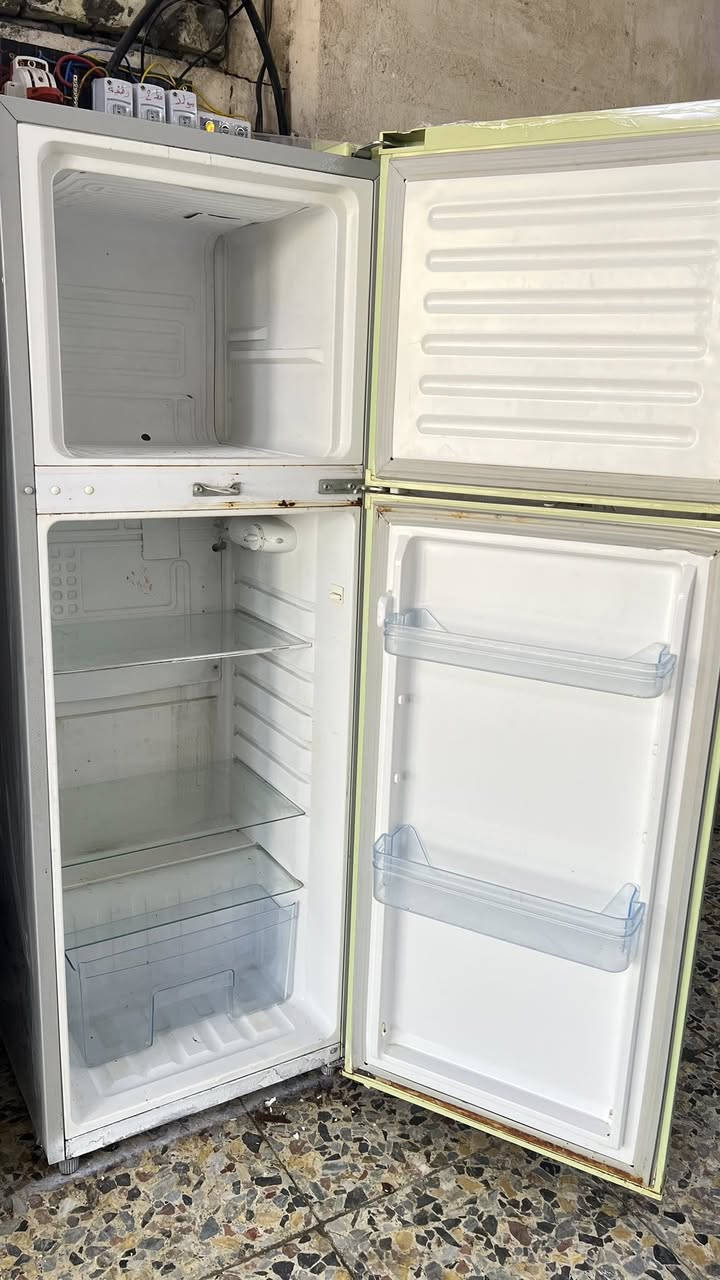 سلام عليكم.          للبيع ✅
ثلاجه كينوود ٢٢ قدم السعر ٢٠٠ ال 
ثلاجه الرحمن ١٢ قدم السعر ١٦٠ الف 
ثلاجه شارك ١٠ قدم السعر ١١٠ الف 

ورشة المسار قرب مول الفلوجة✅

 للاستفسار ***********📞***********
