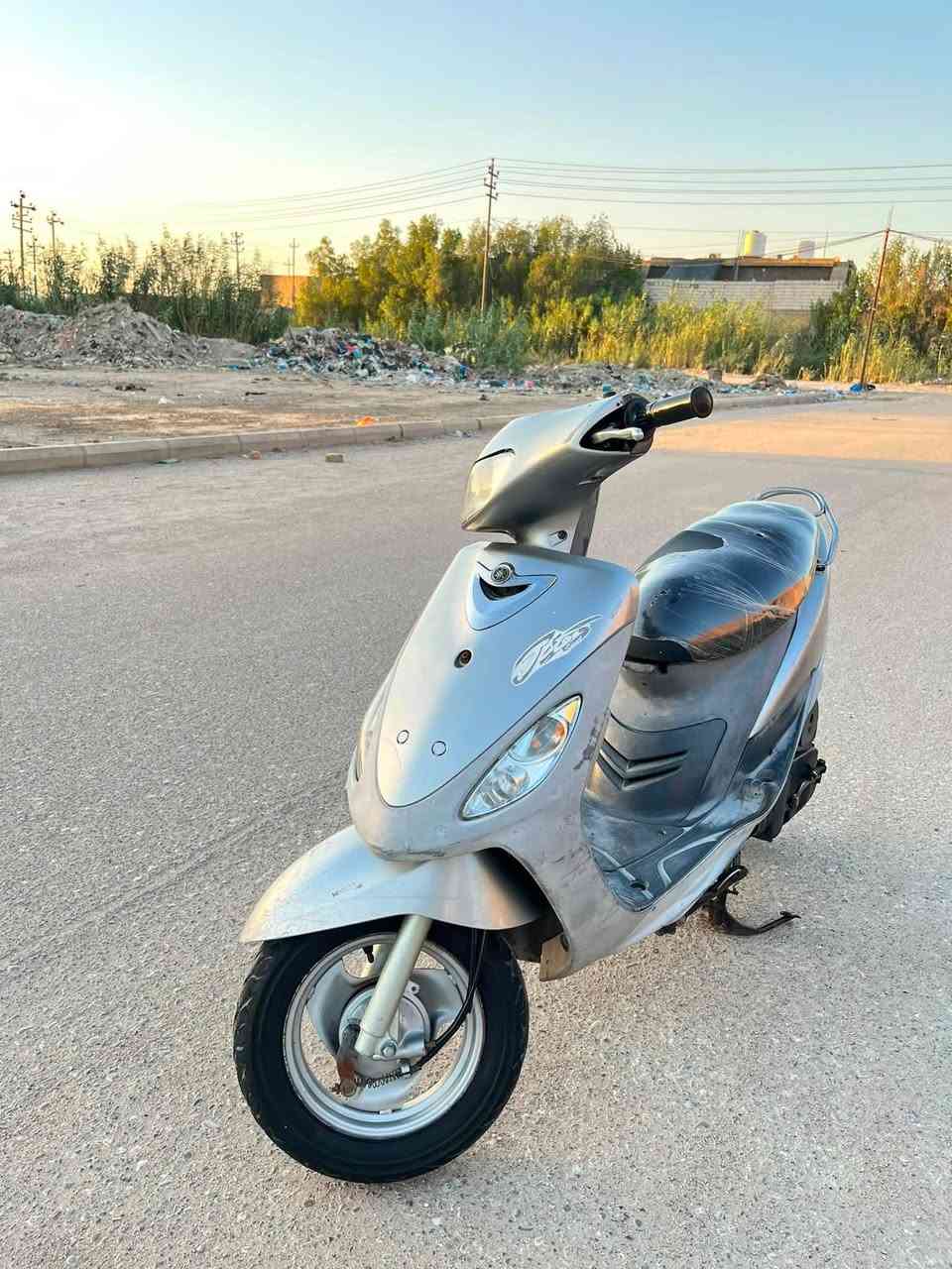 سلام وعليكم دراجه لبيع ما مفتوحه برقي بيه شرط اختم واحد شغاله من من طول لطول سلف هندي دراجه حاويه بمعنى الكلمه كامله سعره 650 وبيه مجال قليل وشراي بي خير ويدلل مكاني ناصريه مركز رقمي ***********
