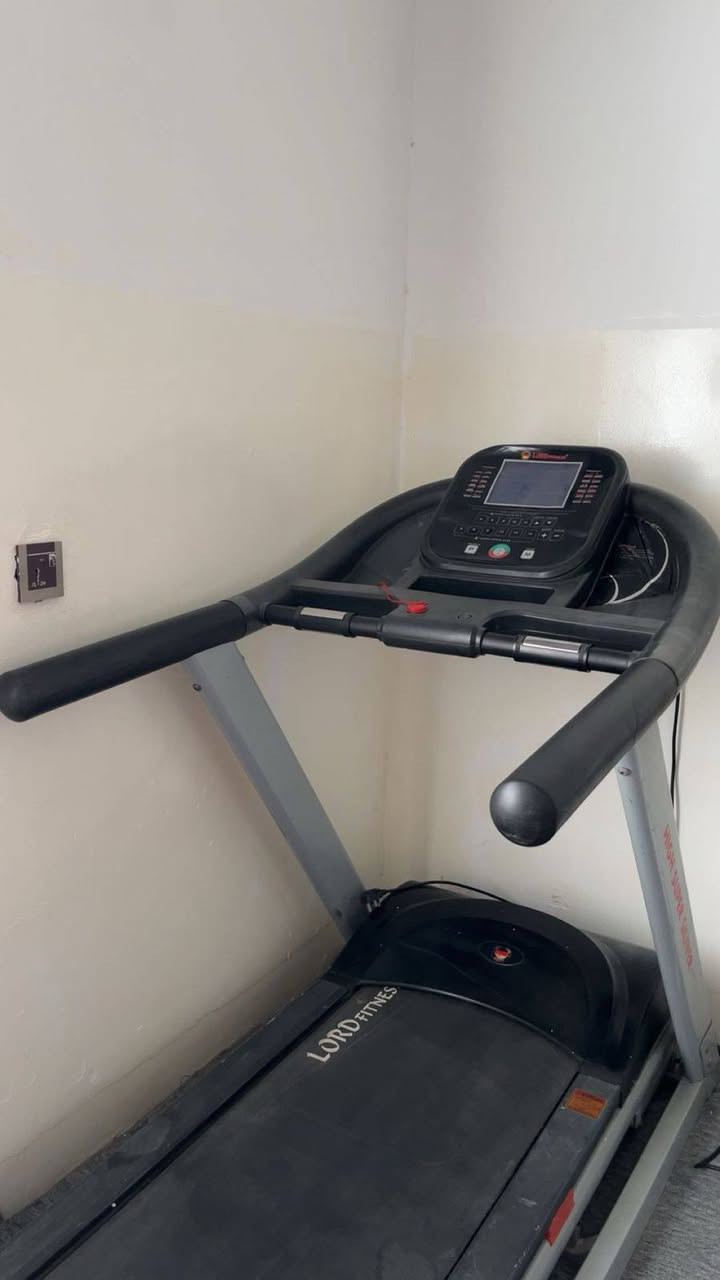 جهاز رياضي للبيع الماني الاصلي شغال نظافة فول .. جبلي .. وزن 200كيلو .. مع قياس نبضات القلب مع تحكم بالسرعة يفيد صالات الرياضة السعر 800الف 
***********
