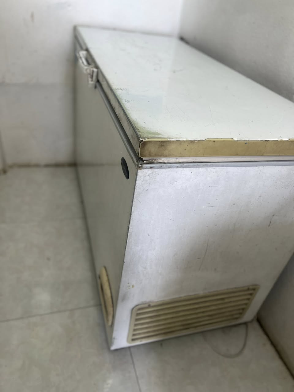 ئەم مجەمیدە کۆنکۆرتەمان هەیە بۆ فرۆشتن بێ حەیبە و ماتۆڕو غازی شەریکەی لەسەرە  145   سانتیم درێژە نرخی 140 هەزارە شوێن ڕانیە موبایل  (***********) (***********)
