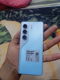 تكنو كمون ٤٠برو فايف جي فول نضافه مكفول السعر ٣٠٠ وبيها مجال 078480741...