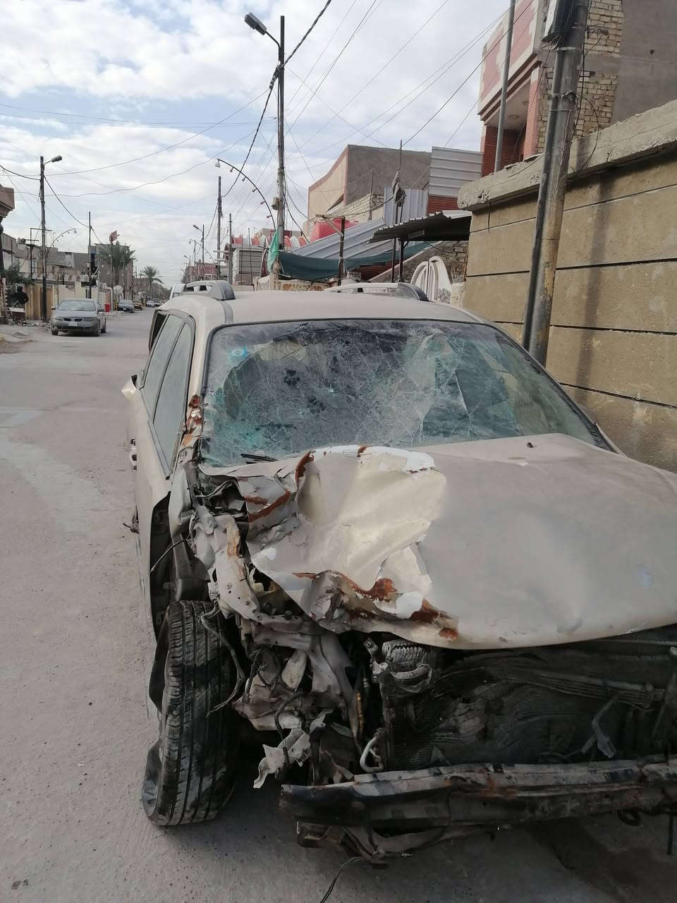 السلام عليكم
سياره هونداي انترواج 2007  رقم دولي بغداد  بئسمي هذا حادثه سعرهه 50  ورقه قفل للتوصيل هذا رقمي *********** بغداد الكماليه
