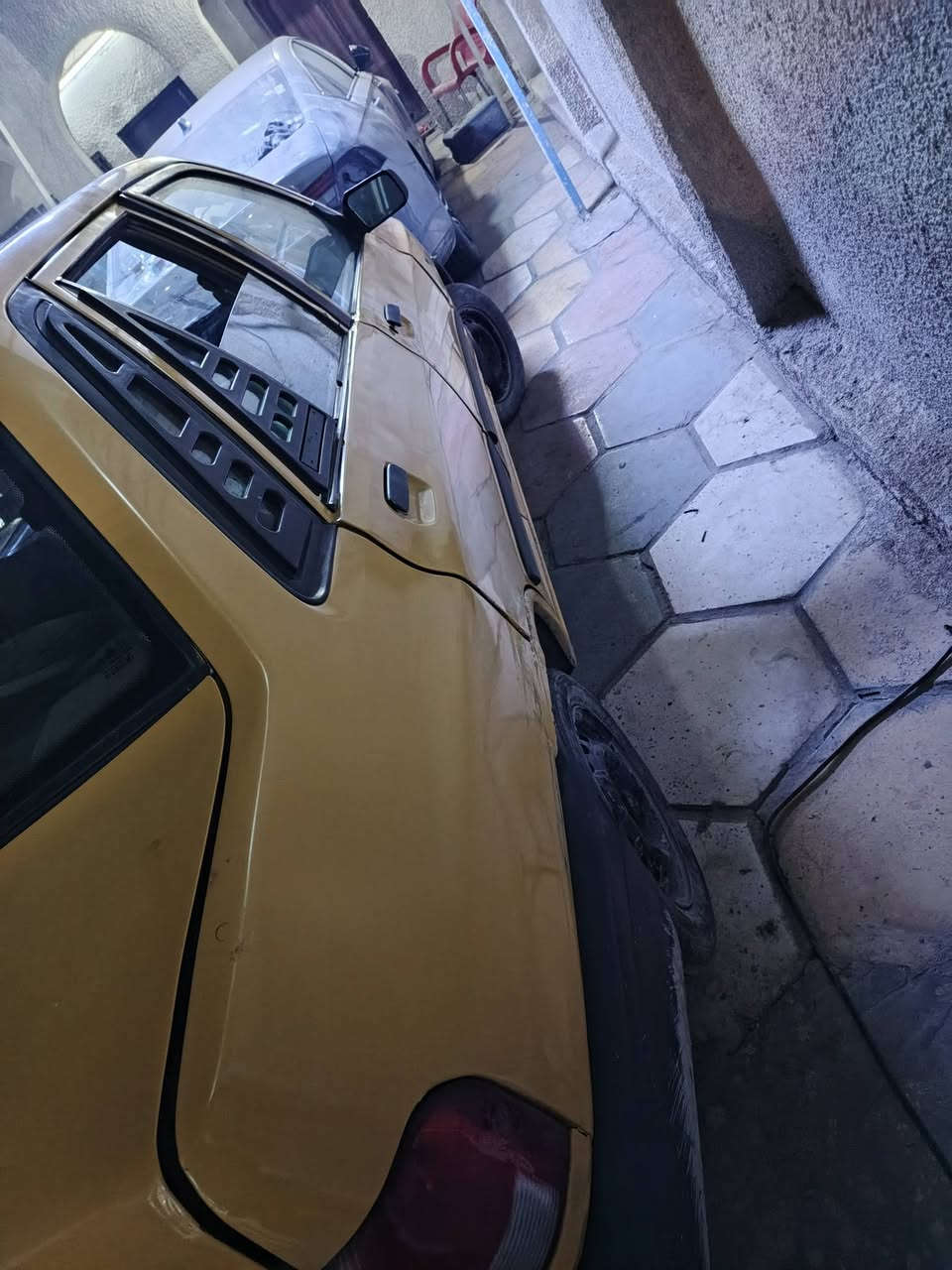 السلام عليكم
‏سايبا ٢٠١٢ رقم الماني 
مصفرة هيئة وغرامات 
سيارة عظمتها حلوة معمره
شواصي معمره زوج جاملغات امامي جدد
صدر امامي خلفي وبولبرينات ودبلات كله جدد مصار ٥ ايام من بدلتهن 
غرفتها كدامكم جديده دوشمتها 
بور استيرن جديد 
باتري جديد 
اكلوبات امامي خلفي جدد 
دسكات جديده بعدني حته مشادهن 
 وهلالة مال جاملغ هم 
وياها شباك جديد بعدني مشاده 
 وياها بنزات جدد سياره 
مكينتها حلوه ونشطه بس بيها تبخير
وكيرها الصبح من كعدت شغلة اليده راخيه تلعب متنمر 
 مكاني البياع بغداد السعر ٢٢ و بيها مجال كلش قليل
***********
***********
