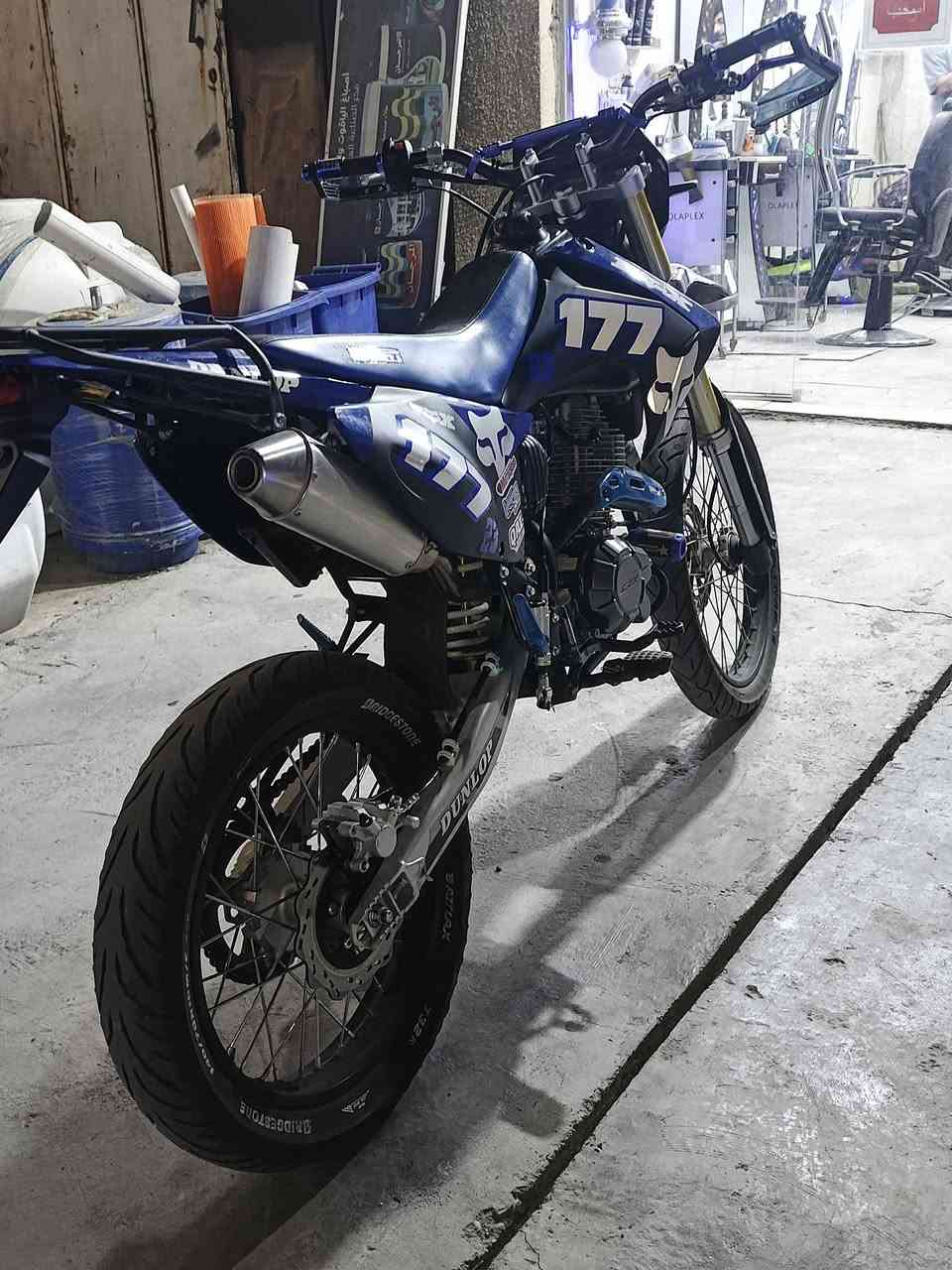 سلام عليكم crx حجم 122 موشم اسود طافي وعليه تايرات سياحي وتعديلات شوفت عينك نكره سلف بكل وقت مكان بغداد جديده سعر 1800 وبيه مجال ***********
