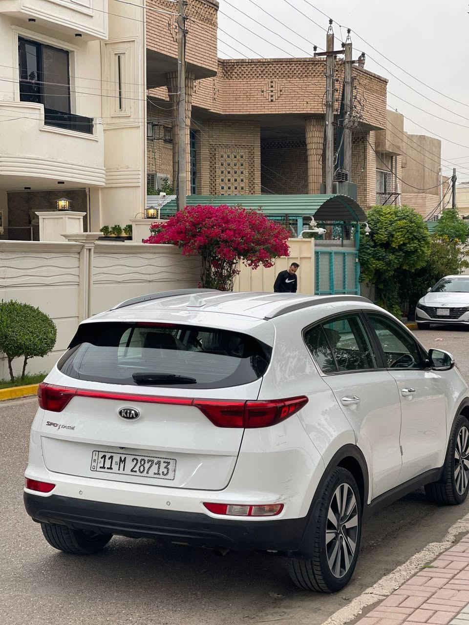 السلام عليكم 
كيا سبورتج موديل 2017  خليجي رقم بغداد
السعر 170 و بيها مجال 
بدون حادث فقط ضربه بهلال الچاملغ الخلفي تحت قبق البانزين راجع على البارد
مكينه 4 سلندر 2000
3 انضمة قياده 
تحكمات ستيرن جهتين
ماشيه 115 الف
بدون بانوراما 
سويجات 2 
مري شفط مع اشاره بالمري 
حساسات خلفية كاميرا خلفية و شاشتها الاصليه 
السونار موجود بالصور
مكانها بغداد 
للتواصل ***********
***********
