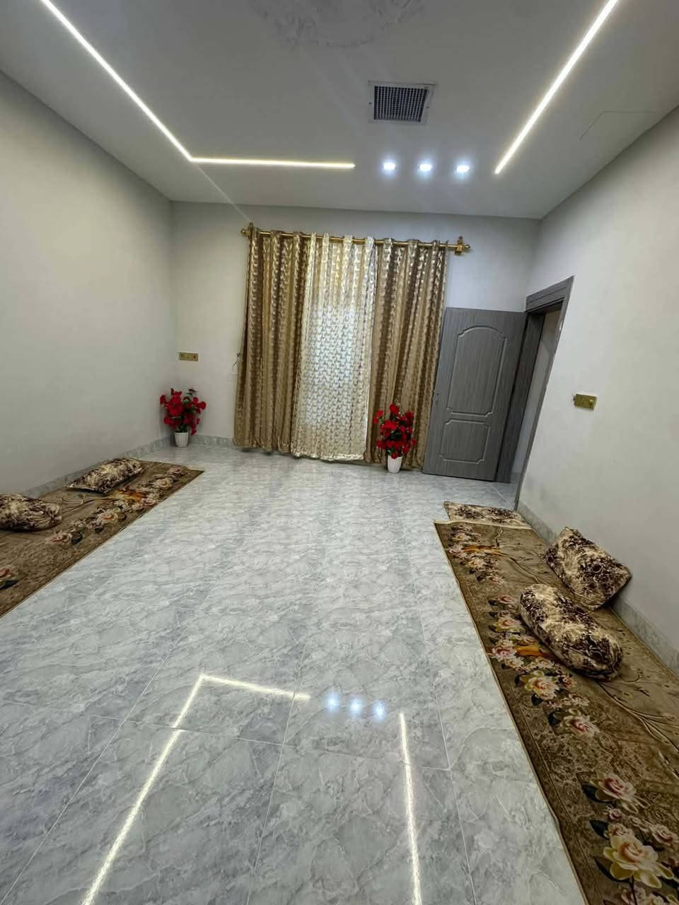 دار للبيع المساحة ٢٠٠م طابق واحد زراعي# فول مواصفات الموقع كركوك حي العسكري الموقع مميز جدا خلف التجاري فرع اسوق البركه الدار نظام دكت
التفاصيل الدار :كراج سيارة #استقبال# غرفتين نوم # هول كبير  مطبخ حار بارد +بيتونه كبيره بناء حديث 
كونتر تفصال هديه مع الدار مع مبرده حجم كبير دكت
مشمول بقرار التمليك
سعر ٨٥ بي مجال


**إذا كنت صاحب هذا الإعلان وتريد حذفه لأي سبب، رجاءا أرسل رسالة إلى الدعم الفني**