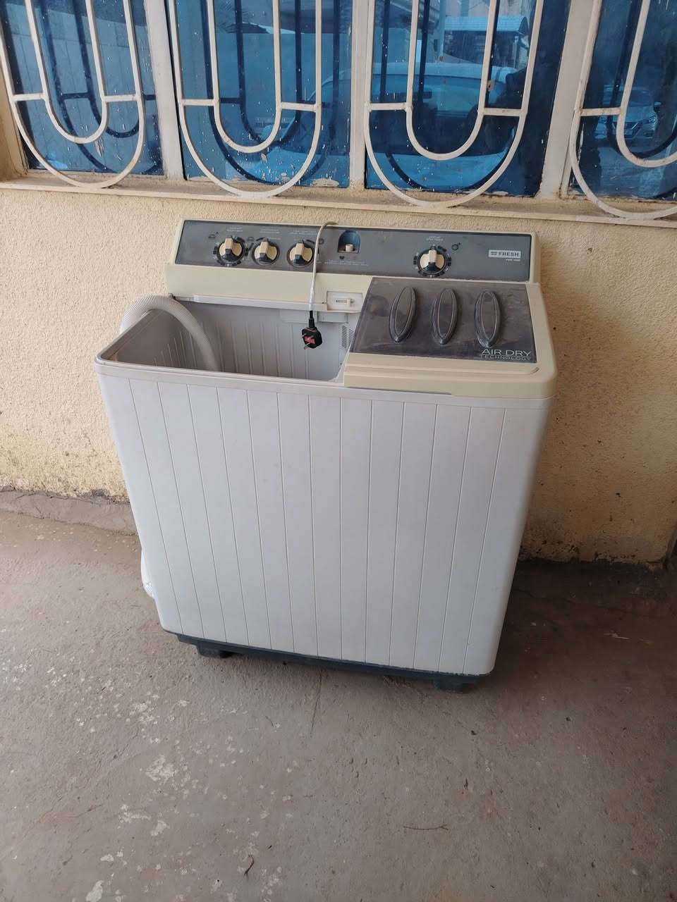 السلام عليكم اخوان طباخ وغساله وتنور كهربائي للبيع  ***********
