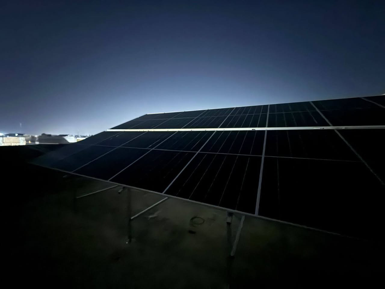 من اعمالنا لهذا اليوم ٢٦/١/٢٠٢٦
تنصيب منظومة طاقة شمسية لبيت الاخ ابو وليد الشيحاوي في تكريت القادسية قره وردي
كانو بقدرة ٣٠ امبير نهارا و ٢٠ امبير ليلا. 
عنواننا //
صلاح الدين تكريت القادسية الشارع العام 
الانبار الرمادي شارع ٦٠
للاستفسار//
***********
