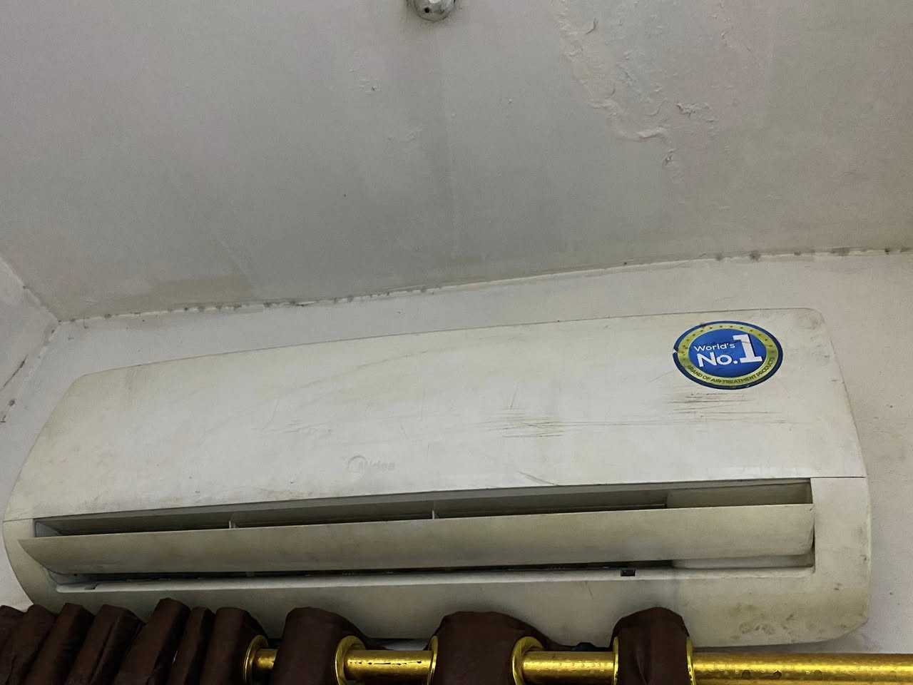 السلام عليكم من رخصتكم سبالت 2 للبيع  واحد طن بيكو و 2 طن وربع الميديا المكان بغداد الرصافه رقم ***********
