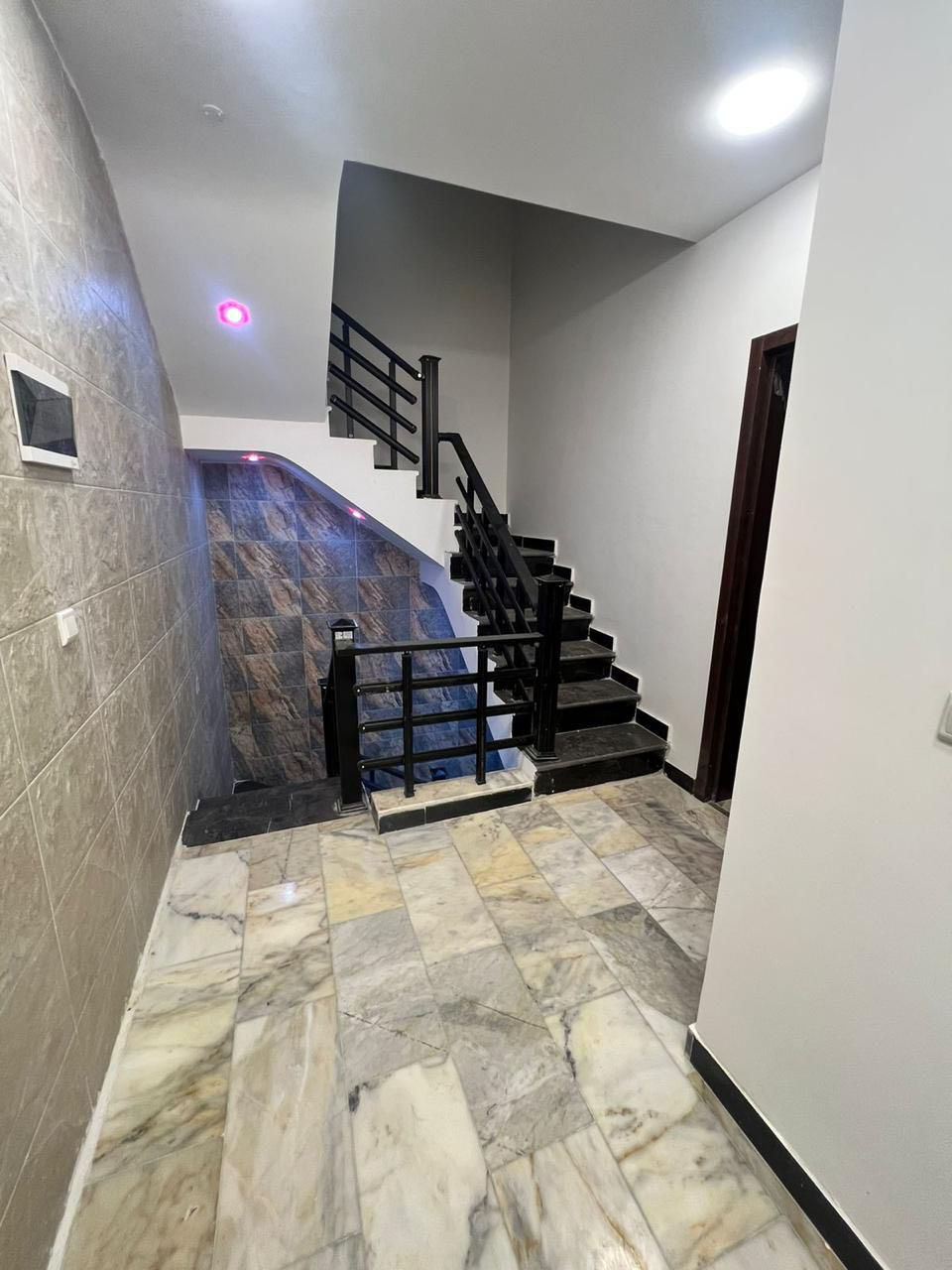 🔱 لـلايـجـار دار زيرو مـسـاحـة 100م فـي الـسـيـديـة 🔱  

#الـمـحـتـويـات:) 
    ( صاله / مطبخ )
( 4 غرف نوم / خدمات )

⚜️الـمـوقـع: السيدية .. على شارع 20م
__________________________________________________
#مـلاحـظـة: تتوفر عروض اخرى ما عليكم سوى الاتصال بنا 
                 او زيارة مكتب  أبو ايهم السلطاني
                                    للعقار و البناء و الديكور

_______________( #للإستفسار )_______________________
#الأتصال على الارقام التالية:

📞 ***********

📞 ***********
                                        
او زيارة #مكتب أبو أيهم السلطاني للعقار و البناء و الديكور
#موقعنا السيدية_شارع الضباط مقابل لحوم جويلي
__________________________________________________《نستقبل عروضكم البيع و الايجار ما عليكم سوى الاتصال بنا 
متوفر واتساب او زيارة مكتبنا و اهلاً و سهلاً بكم 》

...#نعمل لخدمتكم #لضمان عقاركم...
