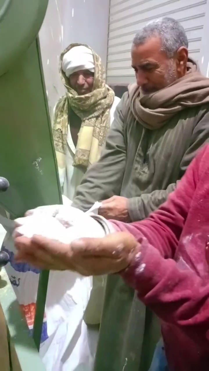 لو انت صاحب مخبز يبقى لازمك المطحن ده🌾🍚
👷🏻الطيب منزلك مطحن سلندر لتحسين رغيف العيش المدعم لسياحي 5 نجوم 🔥🍚
🌾🍞 الطيّــــب جابلك الحل اللي هيخلي رغيفك يتكلم عن نفسه من أول لمسة 👌
💎 مطحن سلندر لتحسين وطحن الدقيق المدعم بجودة  فاخر سياحي🥖🍚
🎁 والأقوى بقى:
🚛 توصيل مجاني لحد باب المخبز
🛡️ ضمان 3 سنين 
⚡ تسليم فوري في نفس اليوم
💰 وسعر هيخليك تقول: إزاي الجودة دي بالسعر ده؟!
🔥 مع الطيّــــب… إنت مش بتشتري مطحن وبس
إنت بتشتري:
📈 زبون
📈 شغل فاخر سياحي
📈 سمعة أقوى
📈 ورغيف يخلي الناس تقول:
"العيش ده معمول فين؟!" 😍🔥
📞 للحجز والاستفسار:
👨‍🔧 المهندس
 01271832766
 01003803730


**إذا كنت صاحب هذا الإعلان وتريد حذفه لأي سبب، رجاءا أرسل رسالة إلى الدعم الفني**