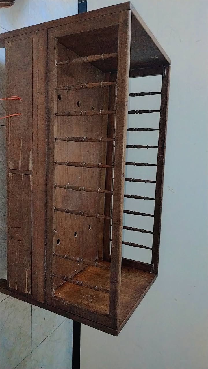 سلام عليكم جربايه نضيفه خشب صاج قوي البيع سعر ٥٠ وبيه مجال الي يريد يشتري هذه رقمي ***********
