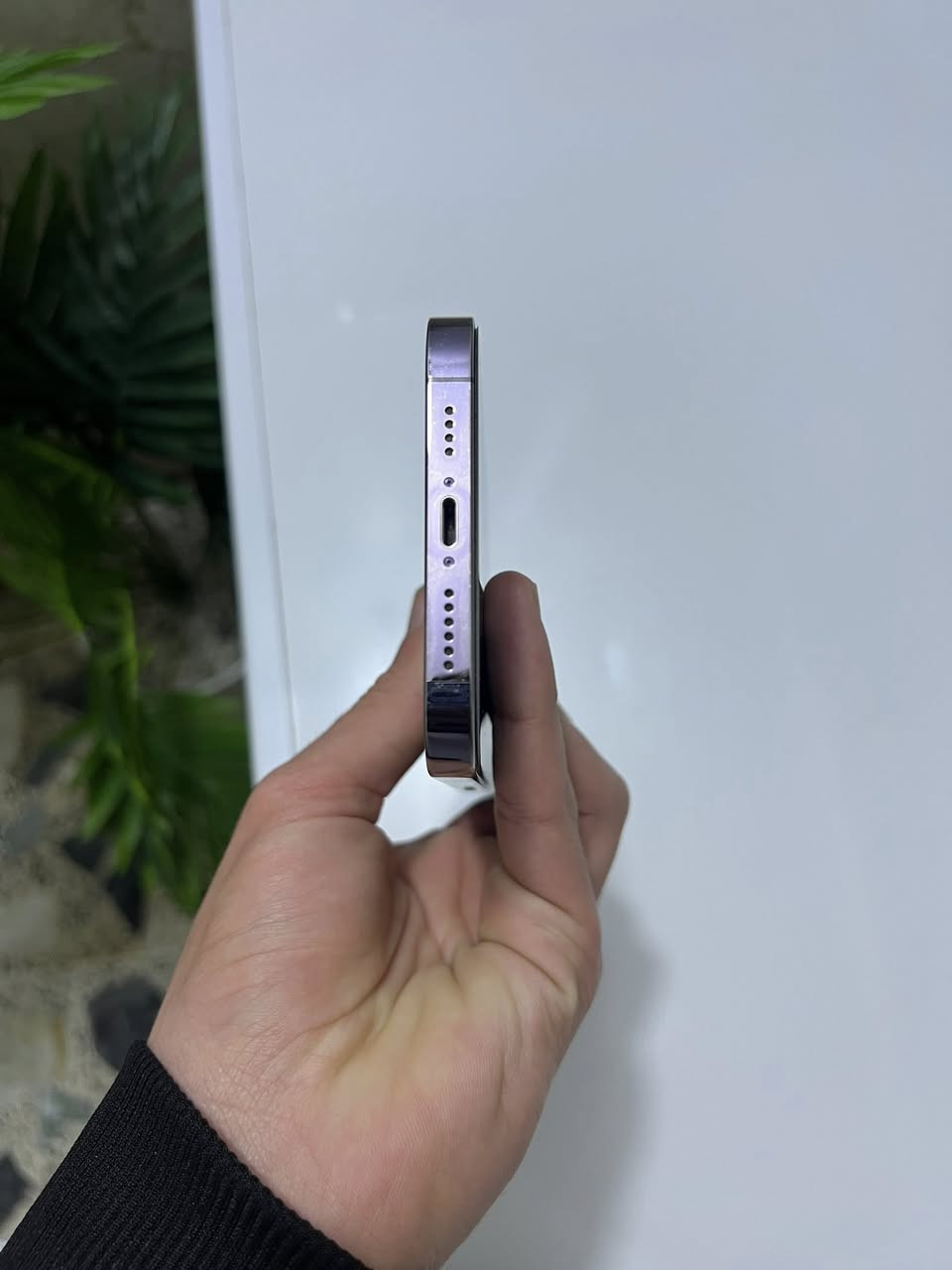 ايفون 14 برو ماكس 
ذاكرة:256
بطارية:82
لون:بنفسجي
شرق اوسط 
شريحتين دبل سيم كارت 
بي ضربة خفيفة حيل بل شاصي كما موضح بلصور 
بيع او مراوس ب17 برو ماكس شريحة لون برتقالي او ابيض 
السعر 850 الف وبي مجال بسيط 
مكاني صلاح الدين سامراء 
للاتصال                                                            
***********
