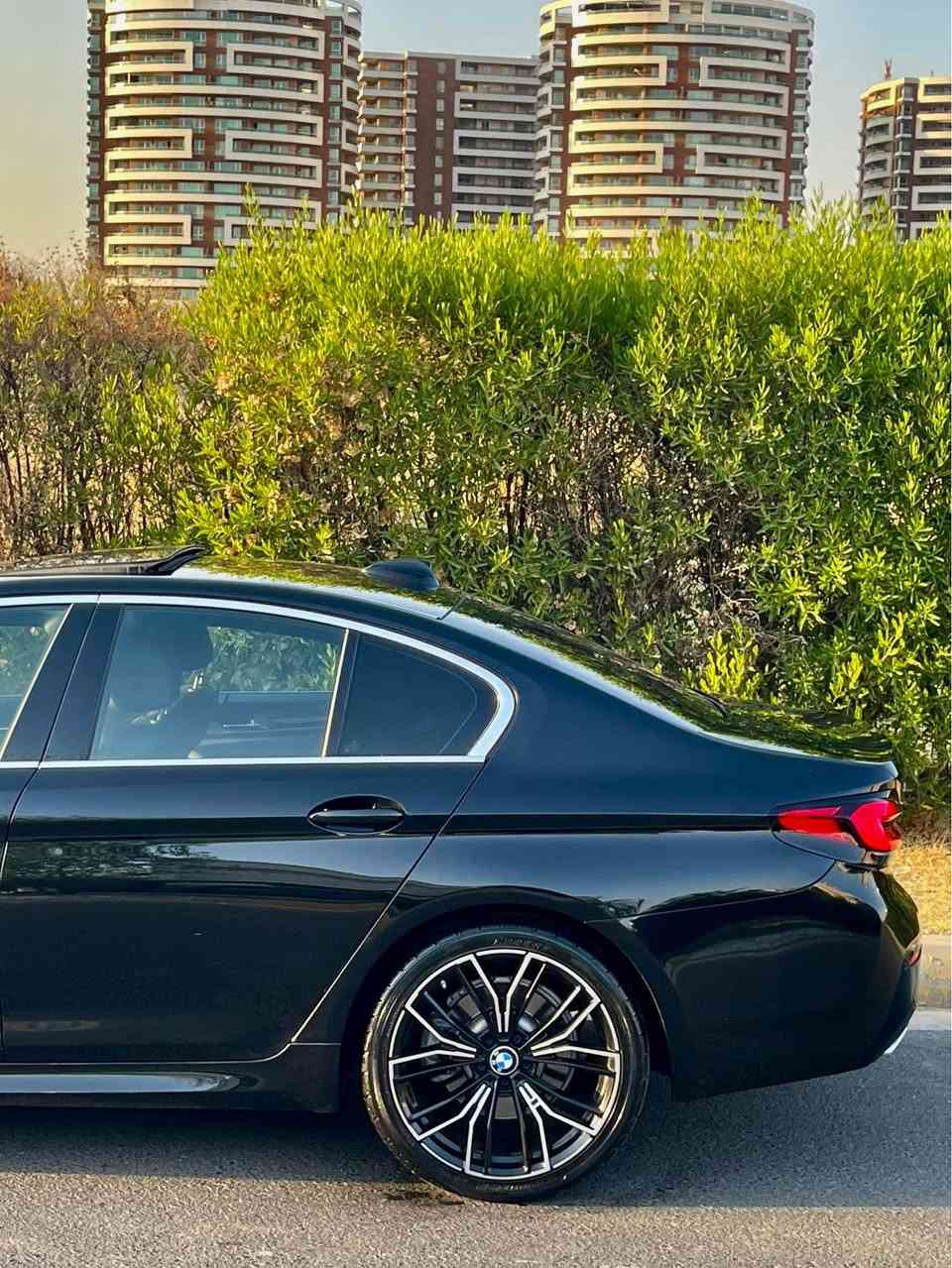 BMW 530i LUXURY 2021 

Kit m package 
مقاعد 700 
دشبول  LED
داخل صاج 
تدفئة بالمقاعد الاماميه 
وتدفئة بالستيرن 
حساسات 360 درجة 
السياره ماشيه 72km فقط
ضرر السياره جاملغ وربع بوند 
مبدلات نفس اللون 
بدون صبغ 
سعر السياره : 310 وبيها مجال بسيط 
مكان السياره اربيل

للاستفسار 
***********
*********** أربيل, العراق
