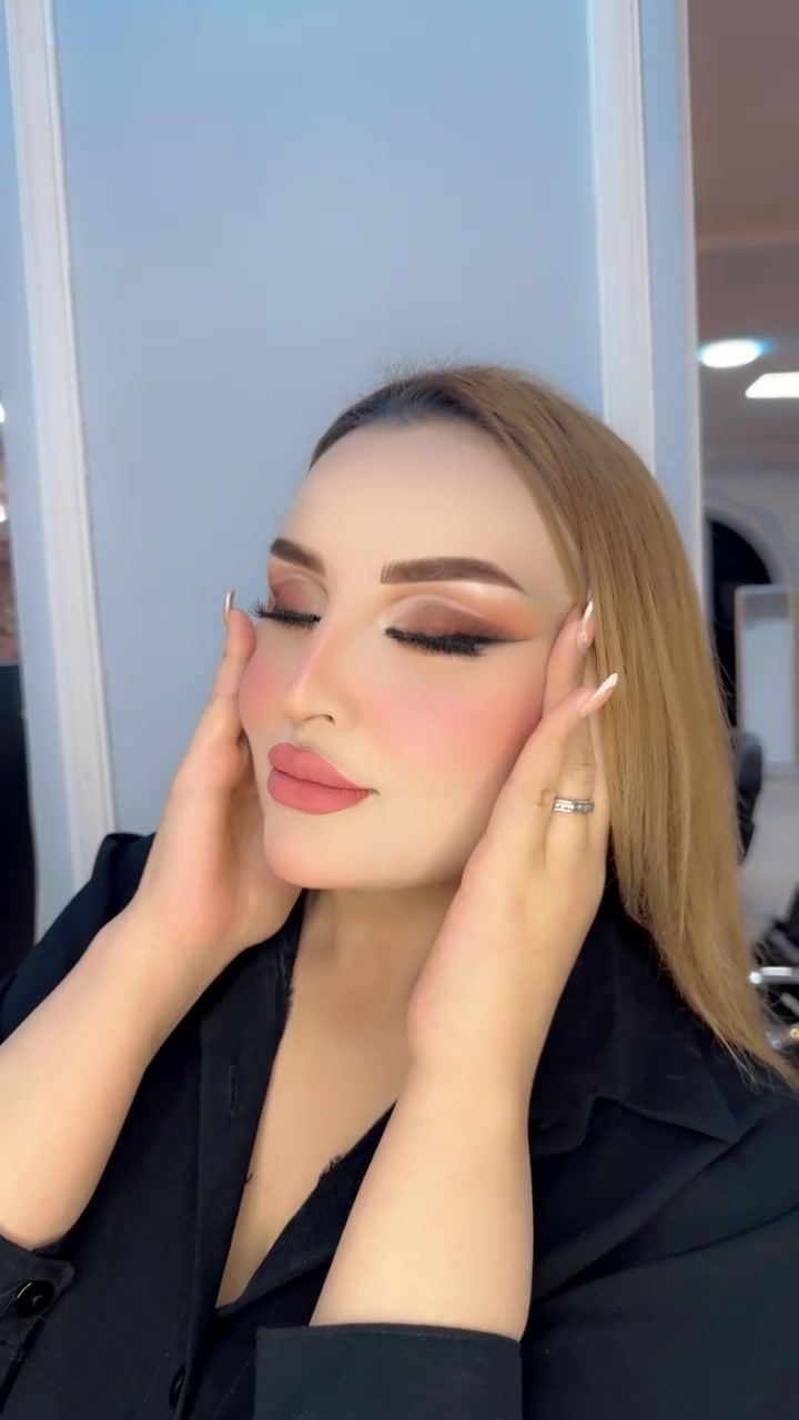 ”
* “فخامه بسعر ١٥ 💄”
* “ميك اب ناعم ١٥ 🤍”
* “لوك يخطف ١٥ ✨”
* “احجزي قبل الزحمه 💋”
* “شغل فخم وسعر حلو 👑


**إذا كنت صاحب هذا الإعلان وتريد حذفه لأي سبب، رجاءا أرسل رسالة إلى الدعم الفني**