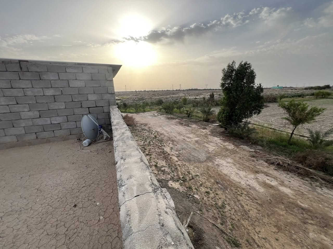 سلام عليكم بيت ورض طابو سند25 للبيع 
مكان البيت البصره القرنه الثغر منطقت صخريجه قرب مدرست سراج المنير رقم صاحب لبيت***********
