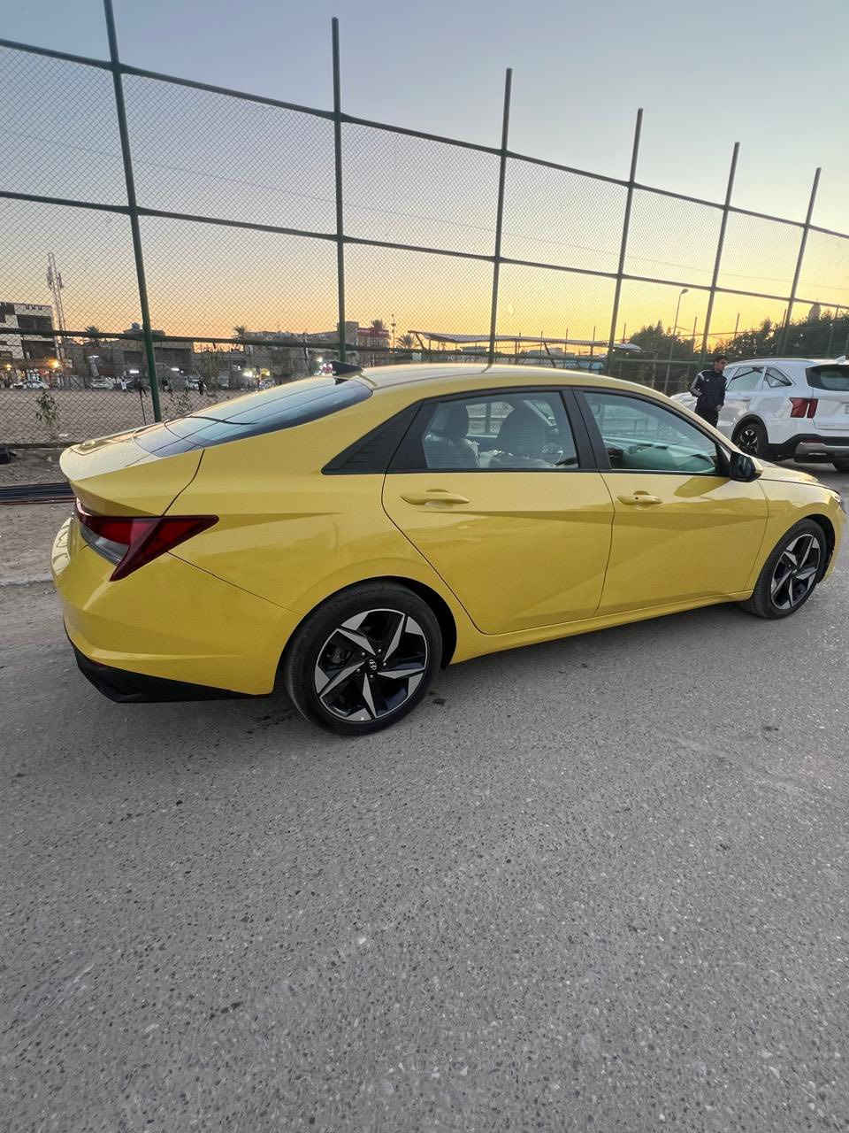 السلام عليكم 
النترا وارد أمريكي 23 دخول جديد
اصفر خصوصي بغداد نص فول
حادث بابتين بدون دواخل باب مبدل نفس اللون
وباب مصلح جاهزه بسمي السعر 155 بيهه مجال بسيط
بغداد المعلمين
***********
