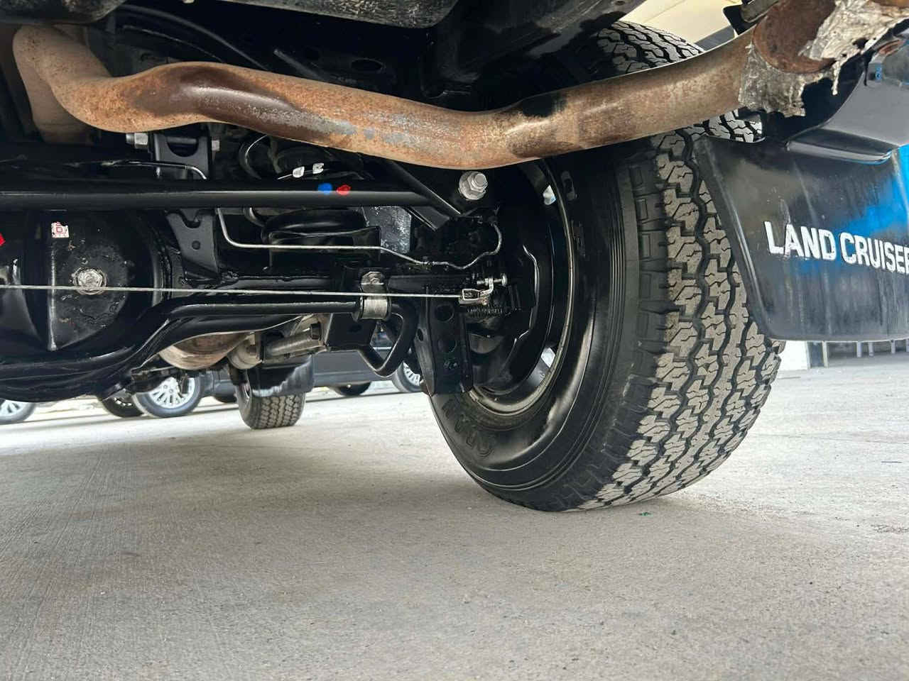 تۆیۆتا لاندکروزەر 1997 GXR 4.5 inline 6 
جوانترینو پاکترین لاندکروزەر لەیلا عەلوی یەکێکە 
لەتاقانە هەڵگیراوەکانی کوردستانو عێڕاق
گێڕ عادی دەبڵ تەنکی، دەبڵ سپێر، تەبرید مەرکەزی، 
سەلاجە، ناو قاوەیی، قفڵ مەرکەزی، جام کارەبایی، 
ئاوێنە کارەبایی، گێڕو مەکینەو دەبڵ ئەکسلی بەشەرت 
%100 هەمو گیانی لەسەر دەقی شەریکە ماوەتەوە، 
بێ بۆیاخ دەعامی بۆ دەعامی، 
کوشنو فەرشو سەقفی هەموی ئۆریجیناڵ شەریکەیە 
بێ دڕان بێ تێکچون بێ تەقینو ڕوشاوی داشبڵو 
هەمو پلاستیکو ناوەوەی 
سەیارەکە، شانسی لەسەر دەقی شەریکە ماوەتەوە بێ ڕزیویو داخوران 
تایەو وویلی ئۆریجیناڵ بیلادی شەریکە وەک تازە وایە 
مەکینەی %100 بێ بوخارو چەوریو لێچونە، 
سەیارەکە لەهەر جێگایەکەوە بڕوات خەڵک سەیری دەکەنو ڕەسمی دەگرن ئەوەندە تازەیە زۆر وەسفی تر هەیە بۆ ئەم سەیارەیە لێرە ناوترێت هەتا بەچاوی خۆت نەیبینیت، ڕەسمەکان حەقی جوانی سەیارەکە نادەن وەرەو بیبینەو لێیخوڕە تابزانیت چیە،،،،،
تەویلو غەرامەو هەموی بەشەرت
سەنەوی بەناو خۆمەوەیە تا 2030 تازەیە

سعر : داوای بکە لە کۆمێنت ڕاستەوخۆ بۆت دێت 🤖 

 ئەگەر لەدوای شتێکی پاکو دەرەجە یەک دەگەڕێیت ئەمە بۆتۆیە، تکایە ئەگەر مشتەری نیت پەیوەندی مەکە ئەم سەیارەیە بەس عاشقانی خۆی دەزانن چیەو نرخی چەندە
سەیارەکە تەنها 260,000 کیلۆ مەری حەقیقی ڕۆیشوە ئەم سەیارەیە قابیلی خۆشەویستانی لەیلا عەلویە تا لەگەراجێکدا هەڵیگرێتو تەنها جومعان بۆ کەشخەیی لێیبخوڕێت وەرەو ئەم بوکە سپیە بەرەوە ئەگەر دڵخوازیتو تامەزرۆی شتی جوانیت
 
بۆ پەیوەندی کردن بە خاوەنی 

***********
