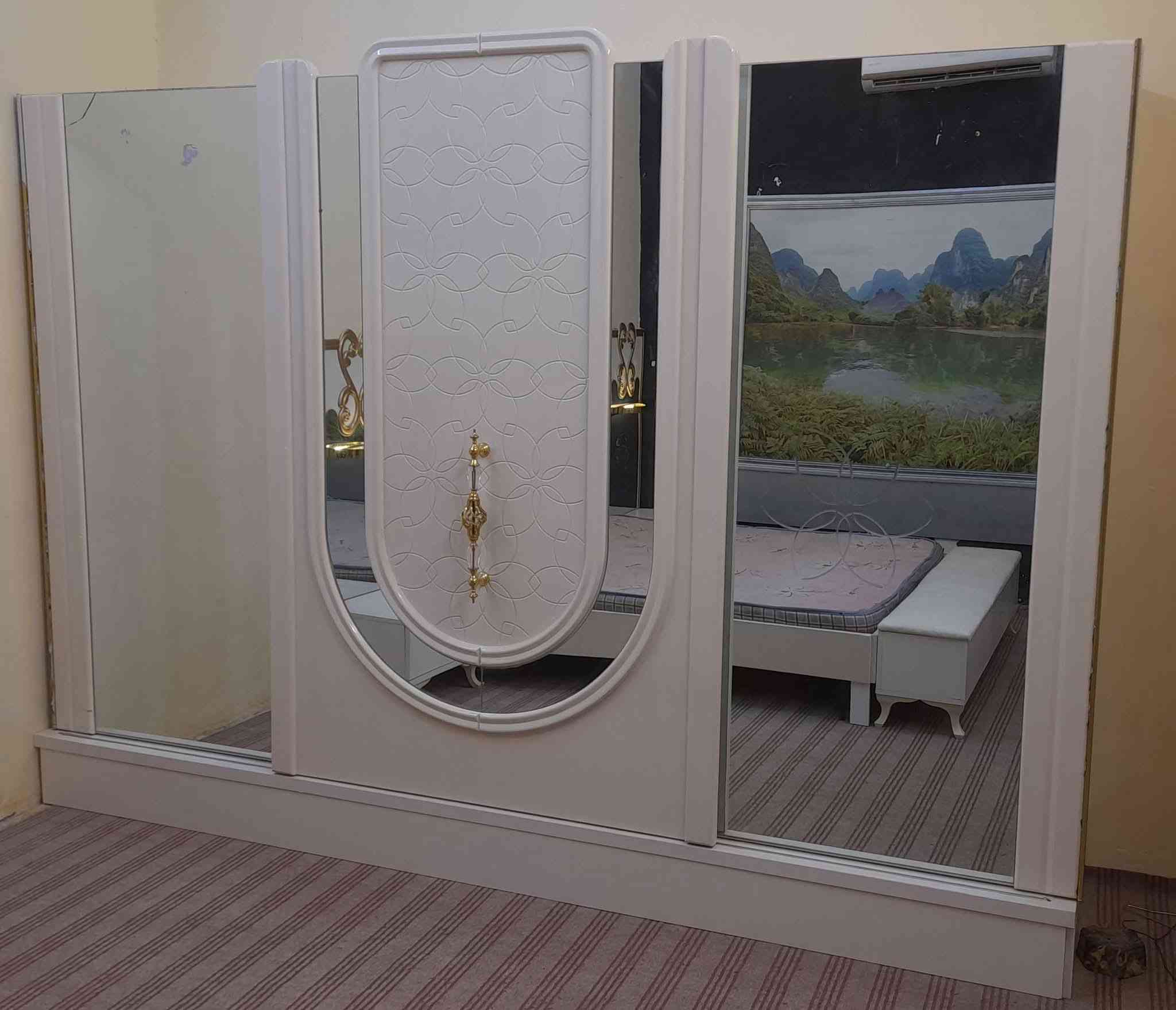 غرفة نوم تركي مستعمل ٨ قطع السعر ٦٠٠ الف قفل 
عنوان بصره زبير
***********وتساب الزبير, البصرة
