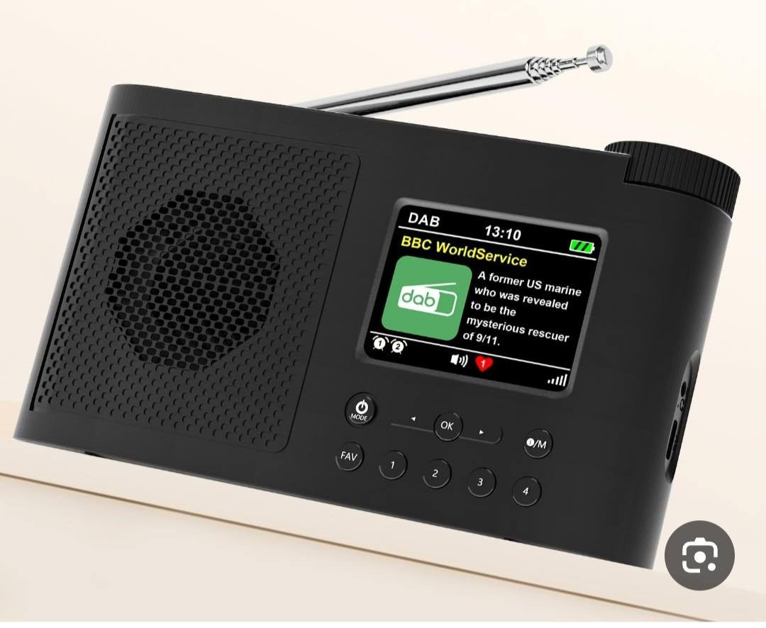 ✨ راديو رقمي محمول
🔹 يدعم DAB/DAB+ و FM مع خاصية RDS
🔹 اتصال بلوتوث 5.0 لتشغيل الموسيقى لاسلكياً
🔹 شاشة ملوّنة 2.4 إنش لعرض القنوات والمعلومات
🔹 بطارية ليثيوم 2200mAh قابلة للشحن عبر USB 🔋
⏱️ تشغيل حتى 12 ساعة – شحن كامل خلال ساعتين ونصف
🔹 إمكانية تخزين حتى 40 محطة (20 DAB + 20 FM)
🔹 منبّهان مستقلّان + مؤقّت نوم للنوم على صوت هادئ
🔹 مخرج سماعات 3.5mm 🎧
🔹 حجم صغير ووزن خفيف – مثالي للرحلات والاستخدام اليومي
---
✅ مميزاته:
صوت رقمي واضح ونقي
تصميم أنيق وسهل الحمل
بطارية تدوم لساعات طويلة
مناسب للسفر والمنزل والعمل


**إذا كنت صاحب هذا الإعلان وتريد حذفه لأي سبب، رجاءا أرسل رسالة إلى الدعم الفني**