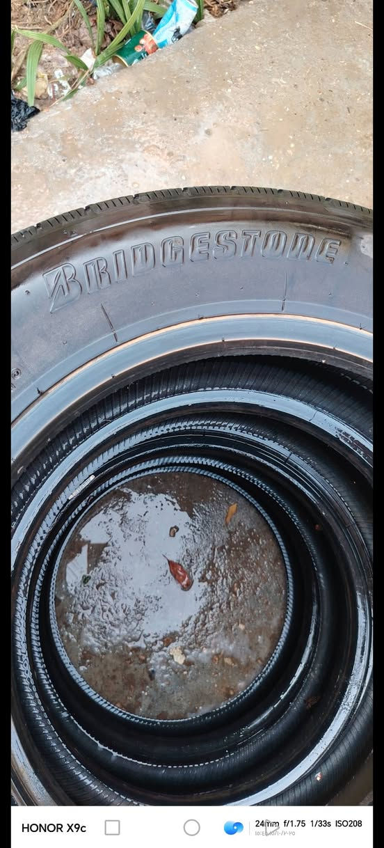 السلام عليكم عندي زوجين تايرات كوستر يعني 4 تكوك السعر 125 نوع التاير دلوب الهاتف ***********
