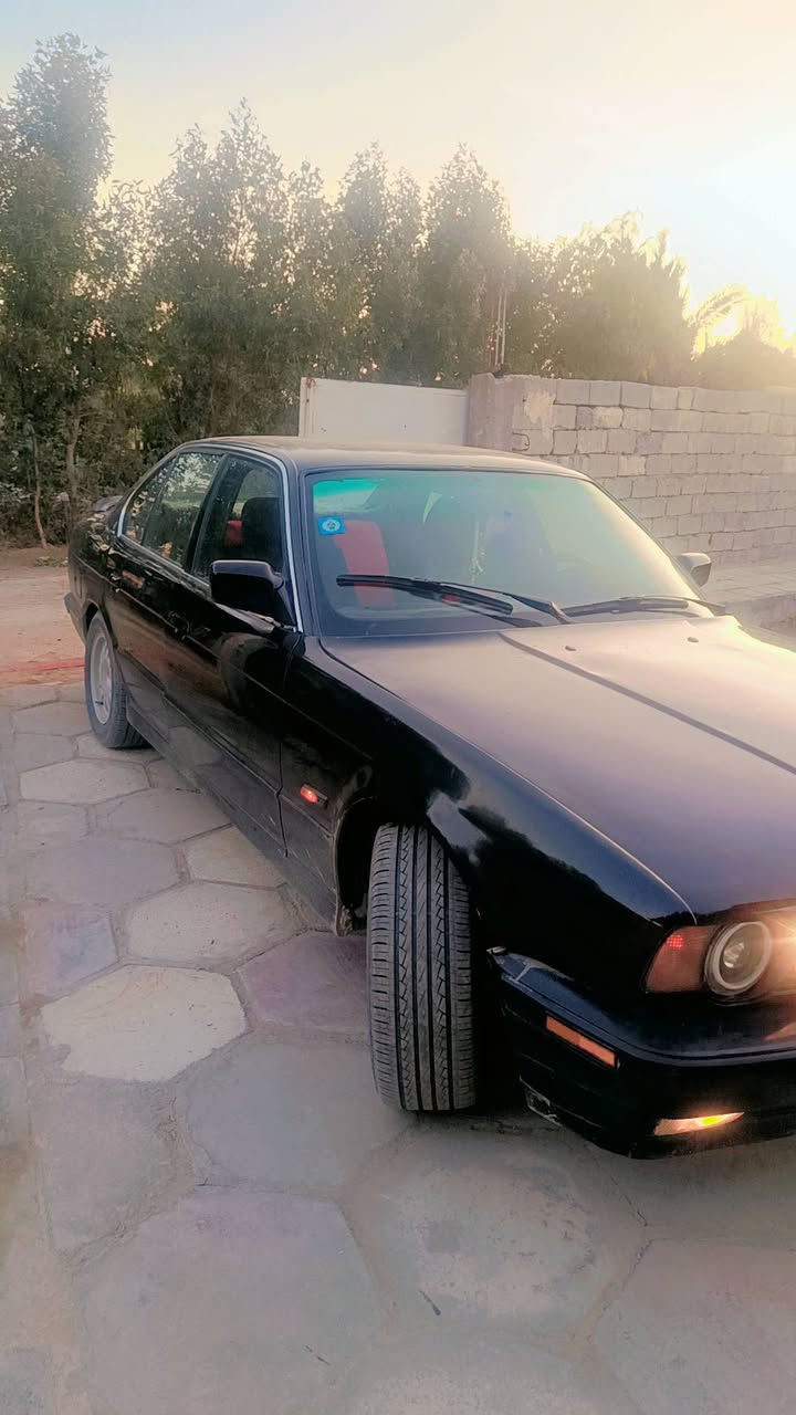 سلام عليكم للبيع بي ام مفتوح جاهزه نضيفه حيل سعر 40 وبيه مجال مكان بغداد للاستفسار ***********
