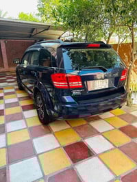 دودج جورني ٢٠١٩ للبيع محرك ٢٤٠٠  سبعة راكب  لون نيلي شذرة مميز  رقم با...