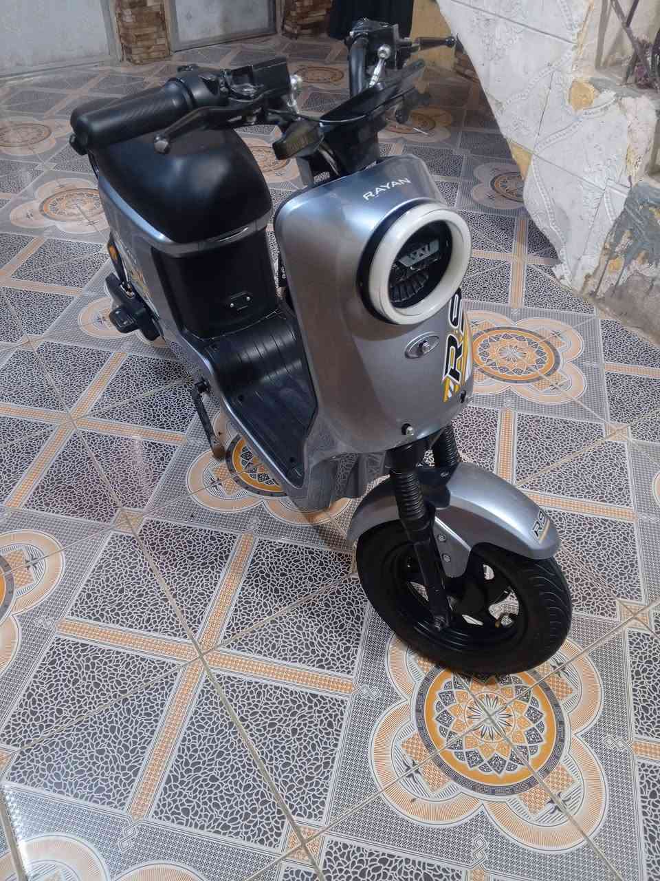 سلام عليكم بسكل شحن البيع R9
ستعمال شهرين بطريات جداد قبل 15يوم من شديتهن 
كامل معدات وسعره 700وبيه مجال قليل تصال علا رقم 
***********
