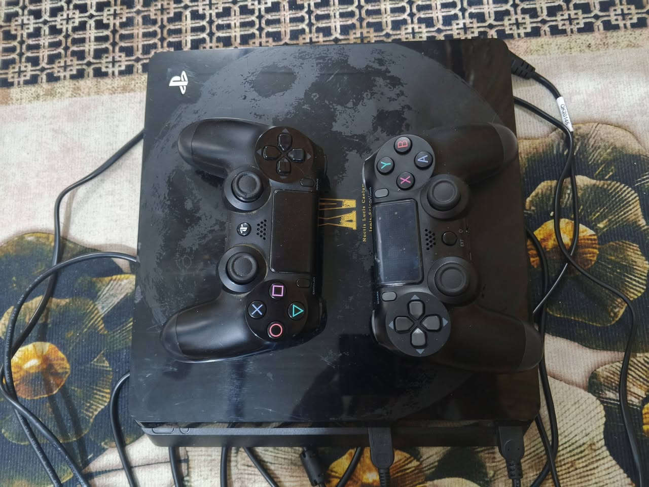 السلام عليكم بلي فور مهكر واحد تيره جهاز نضيف 100بل100غراضه كامله ***********
