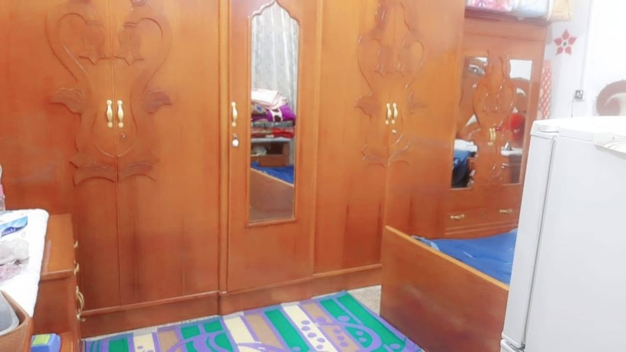 للبيع غرفة اخشاب ام 5 بيبان تسگام بعدها نظيفة مستعجل عليها بسبب البناء اريد ابيعها ***********
