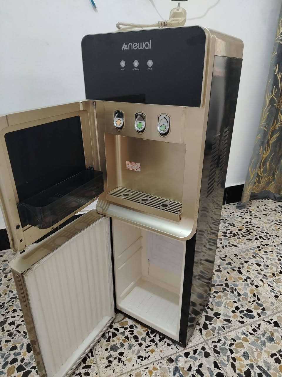 سلام عليكم براد للبيع عوزه فقط ماطور براد جديد مثل ماموضح بصور للاستفسار الاتصال على هذا الرقم ***********
