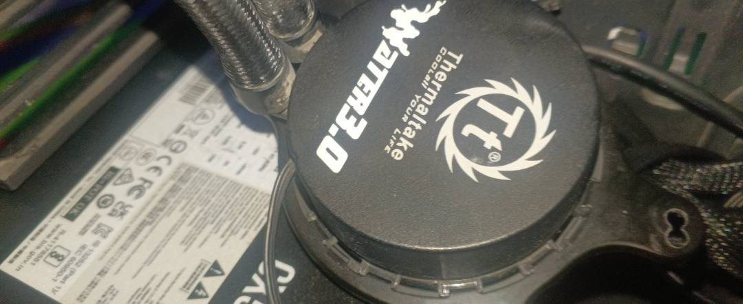 السلام عليكم كيس من شركه ثيرمتك لونه اسود مع مبرد مائي من شركه ثيرمتك اسم المبرد Thermaltake Water 3.0 Riing RGB تكدر تبحث عنه وعن سعره ايضا يجي ويه الكيس 4FAN RGB 

السعر 150 متوفر توصيل لجميع المحافظات


**إذا كنت صاحب هذا الإعلان وتريد حذفه لأي سبب، رجاءا أرسل رسالة إلى الدعم الفني**