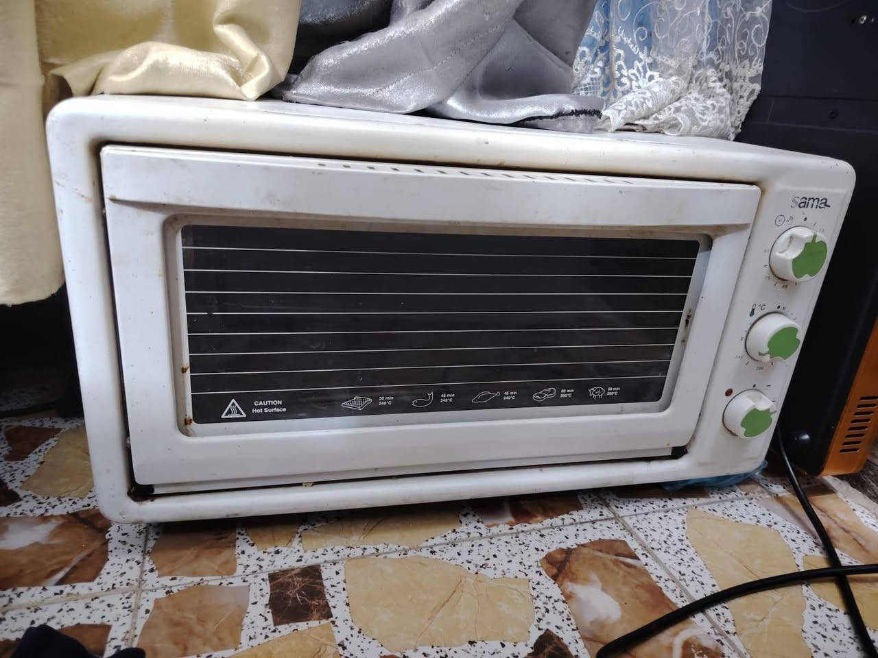 اغراض للبيع اوفن ب١٥ مكنسه كهربائيه ب٣٠ طباخ كهربائي عينين ب٥٠ جديد استخدام ٣ مرات  كاروك حديد ب٢٠ كاروك خشب ثقيل جدا نوعيه الاصليه ٤ اشخاص  يلا ينشال  وكحجم كبير جدا و الاهم عميق مايوكع الطفل بيه ٣ مجرات وكومدي  كبير جدا وعميق ب١٢٥ سرير اطفال قياس كبير جدا ب٧٥ طبله دراسيه ب٢


**إذا كنت صاحب هذا الإعلان وتريد حذفه لأي سبب، رجاءا أرسل رسالة إلى الدعم الفني**