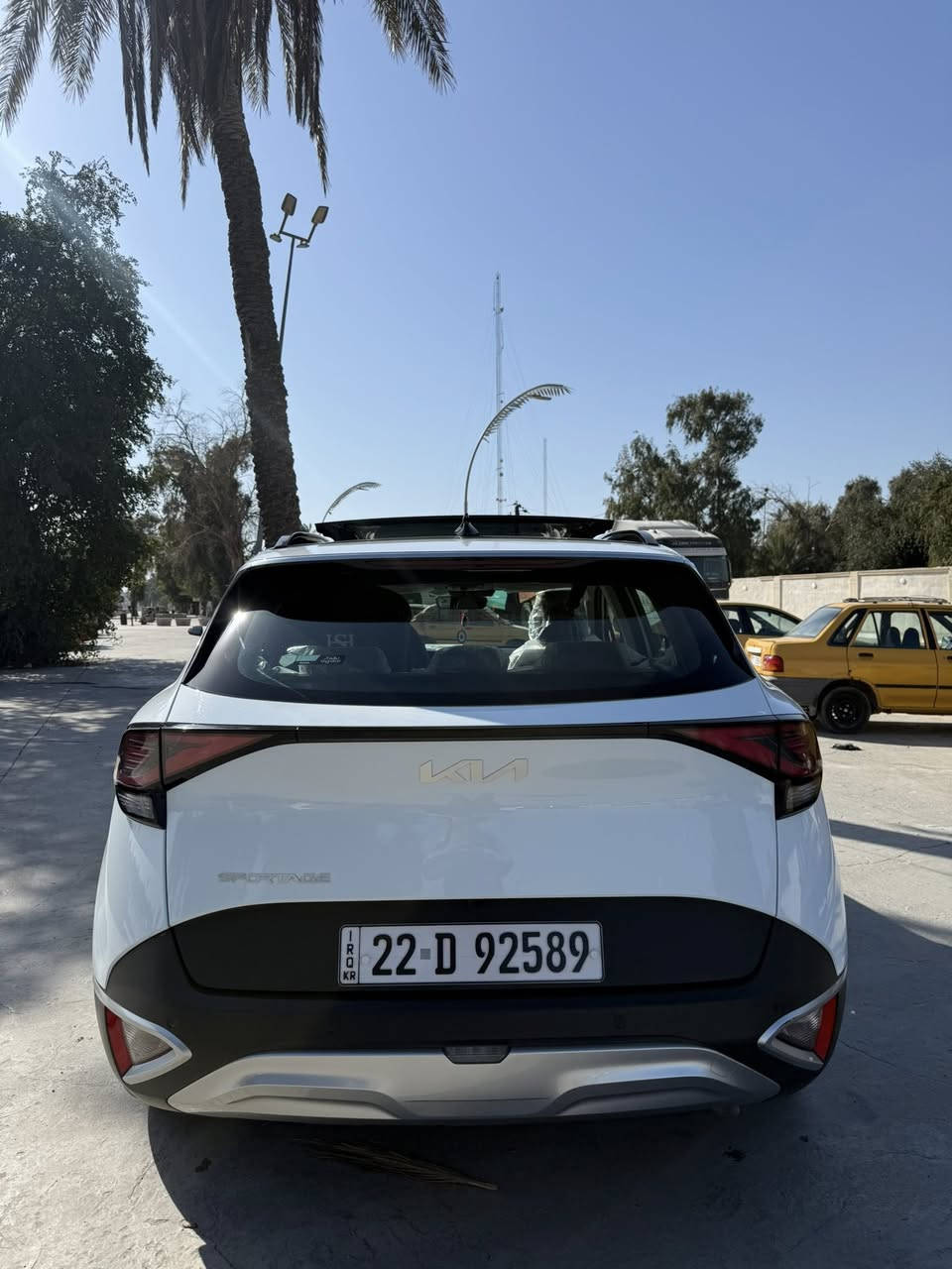 سلام عليكم
سيارة كيا سبورتج 2024 فول برستيج 1/1
السيارة خليجي مكفوله عدا البنيد ع كد شبر بارد موجود بلصور
محرك 2000 
ماشيه 35 الف 
فول موصفات
فتحتين سقف بانوراما
حساس امامي خلفي
جنطه سيارة كهربائي
اوتو هولد 
اوتو بارك
شاحن وايرلس 
شاشة كار بلي 
بعد اكو موصفات معروفه
السعر 235 ورقه و بيه مجال 
رقم ☎️: *********** متواجد واتساب
مكان سيارة : بغداد كاظمية.

