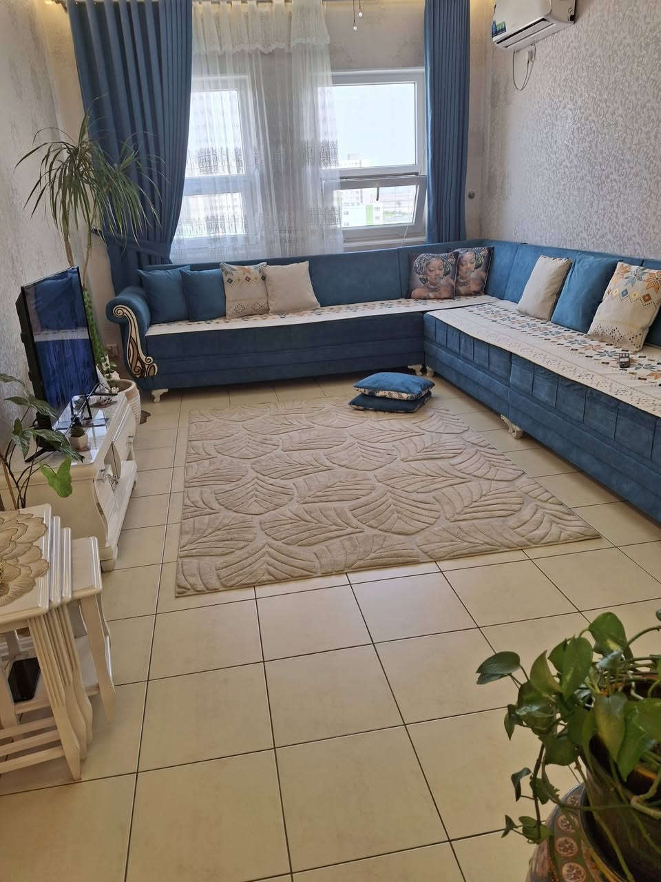 اثاث للبيع تخم ديوان مع الستائر تفصال كامل نضافه فول سعره ٢٠٠ قفل واضافة الى غرفة نوم تركيه نفرين مع الدوشك السعر ٤٠٠ قفل للاستفسار الاتصاال على الرقم ***********
