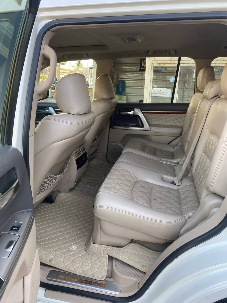 السلام عليكم لاندكروز 2012 قطريه السياره ومبدلين الباب الخلفي صايره بريم 
السعر 31 الف وبي مجال مكان السياره بغداد السياره صدر مكينه تخم تاير كله جديد 
هـ***********
