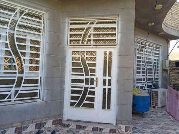 عقار للبيع🏠  بناء حديث شغل درجه اولئ مساحه ٢٥٠ كامل من كل شي  القاسم ب ال٤٦ الثانيه📍  طابق واحد بناء العقار
غرفتان نوم 
صاله +استقبال 
مطبخ +صحيات 
السند طابو صرف
اللاستفسار مراسله الصفحه او 
الاتصال ع رقم ***********
مكتب مصطفئ ابو اليأس للعقار الموقع شارع البريد
