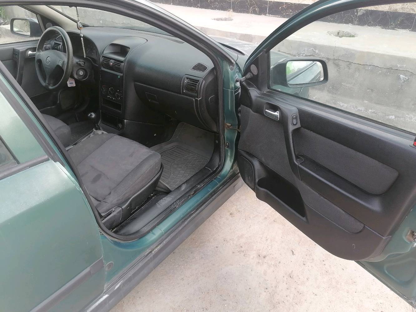 السلام عليكم ورحمة الله وبركاته 
للبيع اوبل استرا 2002  انكليزي وبسمي كير ومحرك مكفول تخم تاير جديد صدر امامي خلفي جديد تبريد ثلج تدفئه كهربائياته بلاديه اي چطل مابيه غرفته جديده بلاديه كهربائياته كله شغاله بلاديه  ترايك وين متريد ناعمه كلش بلاديه صبغه بلاديه  مكفوله من ضربه كتلوكات شركه بيه السعر 55 بيه مجال ( ***********… . *********** )