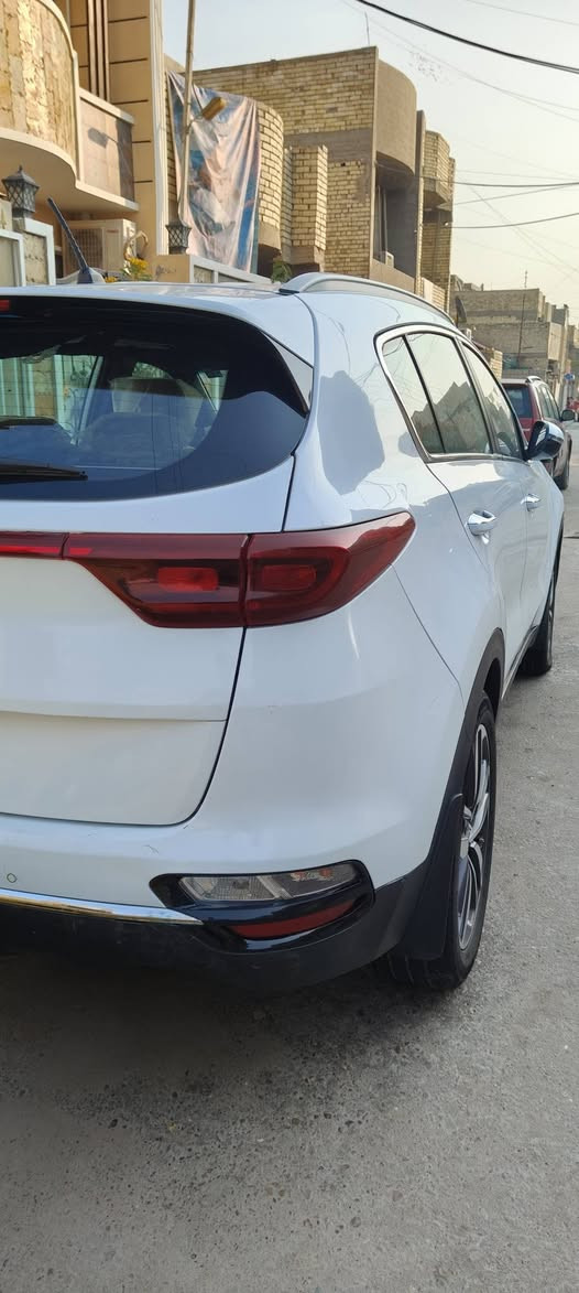 السلام عليكم للبيع كيا سبورتج موديل 2019 خليجي نص فول ماشية 112 كم رقم بغداد الجديد بيه طخه بدايه
 البنيد وطاك ايرباك دشبول فقط مكفول من الفتح والتبديل ا/وبيه باب خلفي ربع الباب صبغ فقط والسونار مرفق ويه الصور ومحرك كير مكفول ع وضع الشركة سيارة جديدة وجاهزة مابيها اي نقص سعرها 171$ وبيها مجال بسيط للشراي ان شاءالله مكان سيارة بغداد البنوك حي سومر  للاتصال *********** حجي مهند
