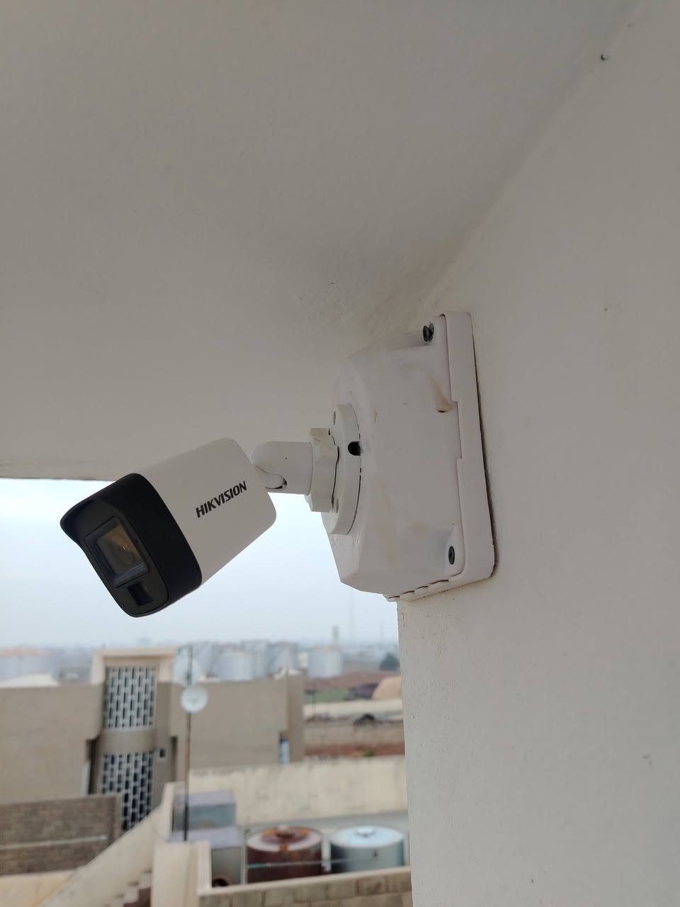 تم بحمد الله تنصيب منظومة كاميرات مراقبه لشركة هيكفجن 
حسب طلب صاحب البيت .

مكان العمل : موصل - جانب الايمن

سستم 4 كاميرات مراقبه هيكفجن بدقة 2ميكا تصوير صوره وصوت ليلي نهاري ملون + سبلتر لتقسيم الصورة  لأكثر من مكان 
------------------------------------------------
مستعدين لتنصيب جميع كاميرات المراقبة 
كافة المواقع( منازل _ محلات _ شركات )  
للاستفسار يرجى مراسلة الصفحة
أو الاتصال على الرقم التالي :
***********
***********

العمل داخل الموصل فقط 

🔔 خدمات كاميرات المراقبة – موصل

✔ سفير Hikvision – Hik-Partner Pro
✔ تركيب وبرمجة احترافية
✔ مشاهدة عن بُعد + دعم فني
✔ DVR / NVR / IP / PoE
