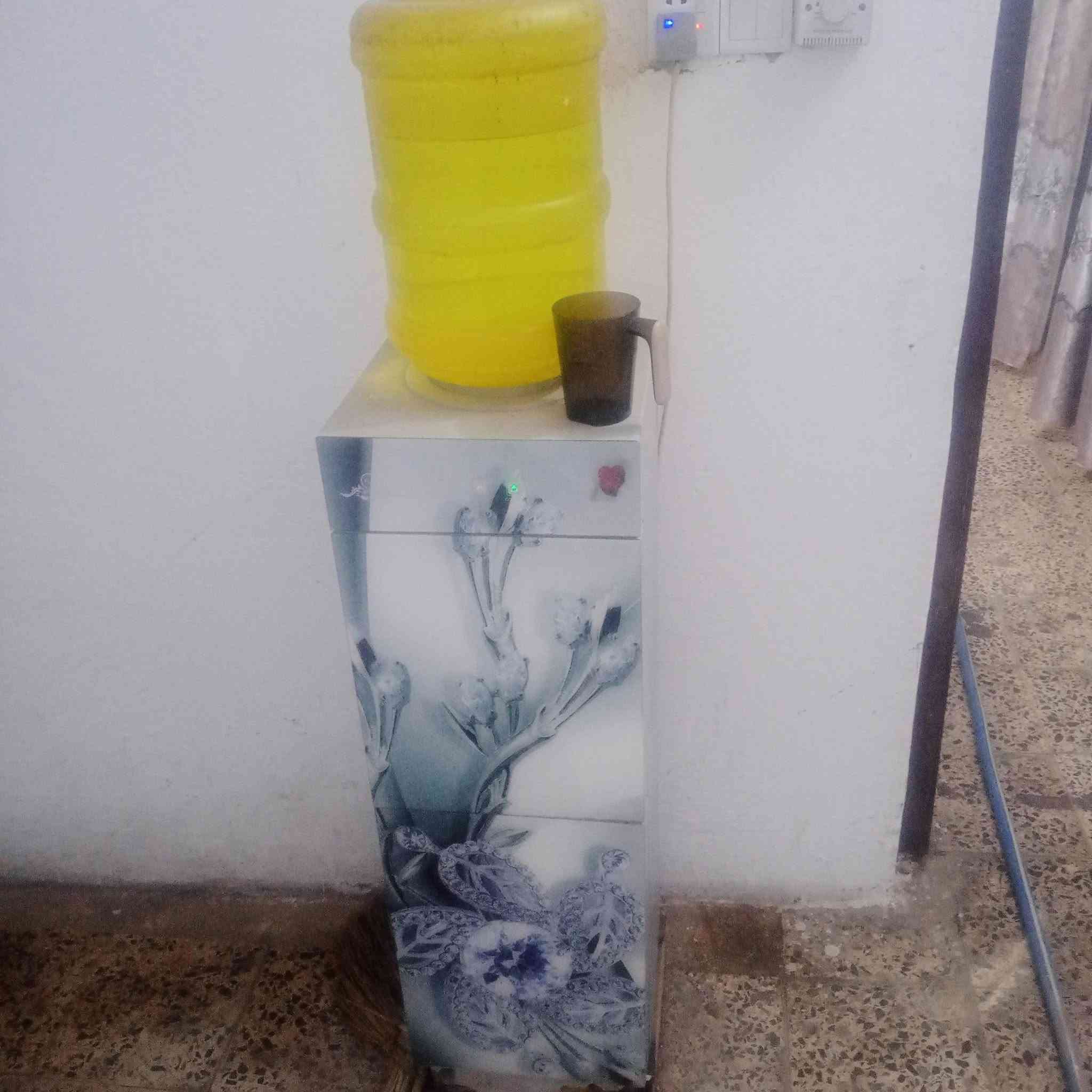 اغراض للبيع
مجمدة 75 الف طباخ 50 الف اوفنات على 25 الف بوفية فورميكة قديم 50 الف براد 75 الف
مكان شهربان العروبة 
***********
