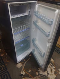 ثلاجة صغيرة • دايو • غزالية