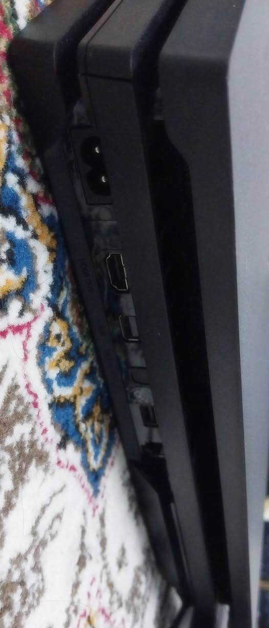 السلام عليكم
PS4 pro 1TB
للبيـع.. الجهاز نظيف كلش اوربي ما مستخدم قليل  
الجهاز فقط مفتوح (تنظيف فقط) ومع ملحقات يدة و HD ويشغل 4k بكل سلاسة للي حاب يشتري رقم ***********
