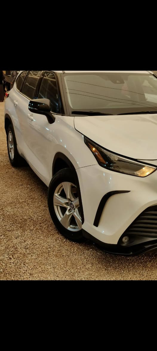 🚗🔥 للبيع فرصة ذهبية ما تتعوض 🔥🚗
Toyota Highlander
موديل 2022
فئة LE | 6 سلندر | بنزين | 

أمريكي 

بيها قطعتين

رقمها دهوك

إذا تريد سيارة عائلية قوية تخدمك سنوات وبدون وجع راس… هاي هي الاختيار الصح 

💪 محرك 6 سلندر 

▪️ 3.5 لتر V6

▪️ 295 حصان 🔥

▪️ قير أوتوماتيك 8 سرعات

▪️ سحب قوي وثبات ممتاز بالخطوط والسفر

▪️ صرفية مناسبة مقارنة بالقوة

👨‍👩‍👧‍👦 مناسبة للعائلة والسفر

▪️ 7 –  راكب

▪️ صف ثالث عملي

▪️ شنطة واسعة

▪️ تكييف ثلاث مناطق (أمام + خلف)

▪️ راحة عالية بالطرق الطويلة

📲 مواصفات حديثة

▪️ شاشة 8 إنچ

▪️ Apple CarPlay & Android Auto

▪️ بصمة تشغيل

▪️ مثبت سرعة راداري

▪️ كاميرا خلفية + حساسات

▪️ جنوط 18 إنچ

🛡 أمان كامل للعائلة

▪️ نظام مانع انزلاق

▪️ نظام ثبات إلكتروني

▪️ تحذير اصطدام أمامي

▪️ المحافظة على المسار

▪️ وسائد هوائية متعددة

✨ مميزات مهمة بسوق العراق:

✔️ محرك قوي يتحمل أجواء العراق والحر

✔️ قطع متوفرة وصيانة سهلة

✔️ سيارة مرغوبة وسريعة البيع

✔️ قيمة إعادة بيع قوية

✔️ عملية داخل المدينة وبالسفر

🔥 سيارة هيبة + قوة + راحة + اعتمادية تويوتا

مكان السياره الانبار القائم الكرابله 

السعر 265 ورقه وبيها مجال حك جيه

الاتصال والاستفسار على الرقم 

***********

أبو سلطان
