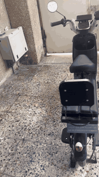 دراجه شحن ار9 نضيف كلش صار اقل الشهر من اخذته للبيع سعر 450 الف وبيه مجال مكاني العبيدي حي الرئاسه الرقم***********
