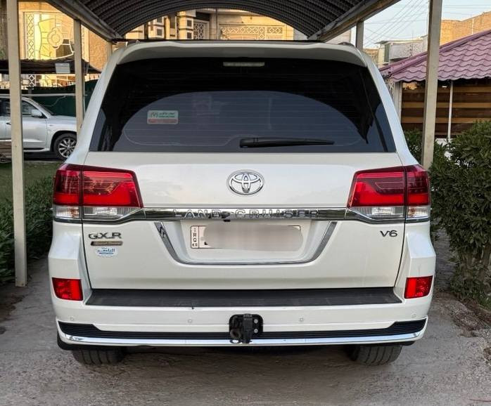 السلام عليكم . .
تويوتا لاندكروزر موديل 2021  شركات فول مواصفات بأسمي 
مقاعد الامامية  جلد٢كهرباء 
٤كامرات 
جنطة كهرباء 
٣شاشات 
كمبريسر هواء 
تشغيل عن بعد 
سلايد روف 
السعر النهائي/ 495 $ 
الإتصال/ ***********
