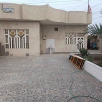 بيت للبيع مساحه ٤٥٠ منطقه بساتين دور النفط عل الشارع العام قرب جملونات...