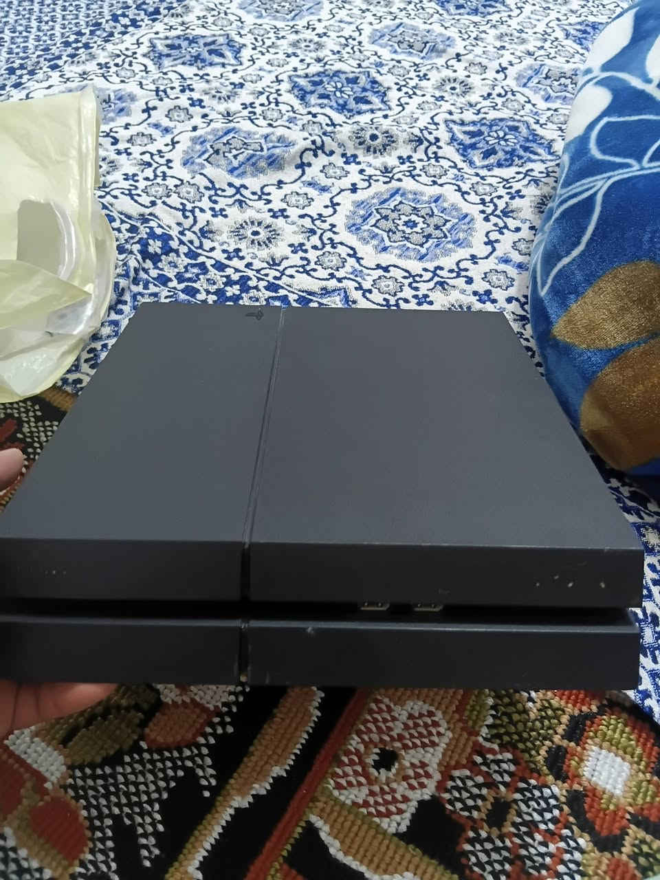 بلاستيشن بدون اي غراض بس الوايرات الأساسية شغال ١٠٠%١٠٠ تاركه صارلي تقريبا سنة سعره ٨٠ قفل قفل رقمي *********** كربلاء
