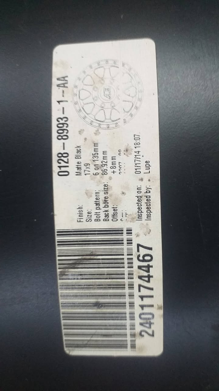 ويلات اوف رويد امريكي عدد٥ حجم١٧ للبيع ٦ستدات مال فورد ربتر***********
